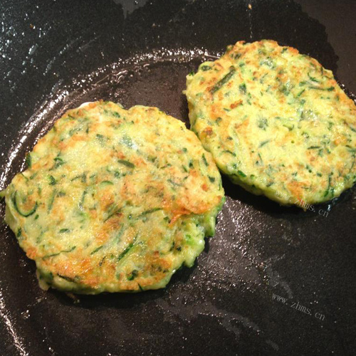色味俱全的黄瓜蛋饼