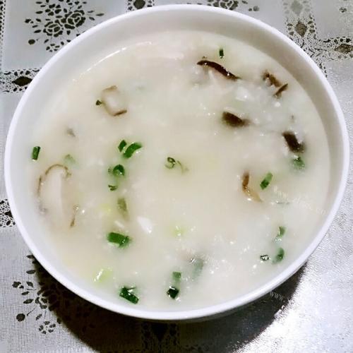 开胃的香菇滑鸡粥