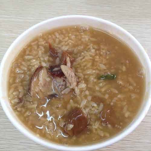 美味的鸭肉粥