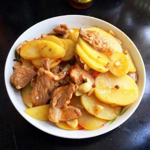 可口的土豆肉片