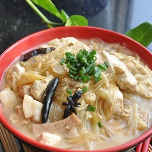 美味晚餐白菜猪肉炖粉条