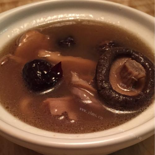 清淡的香菇汤 