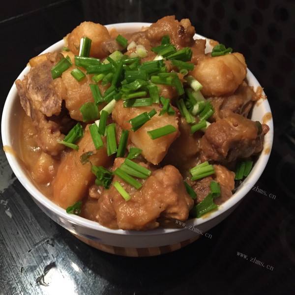 新鲜可口人参炖小鸡排骨