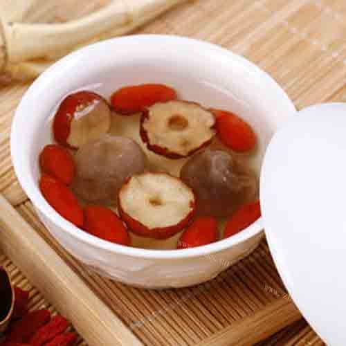 养生的桂圆红枣枸杞茶