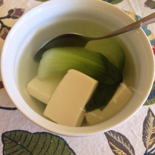 绿色食物小白菜豆腐汤