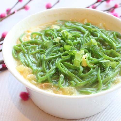 很有食欲的菠菜手擀面