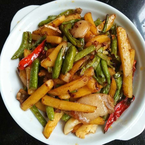 土豆干煸豆角的家常做法