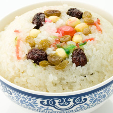 营养健康的紫米八宝饭