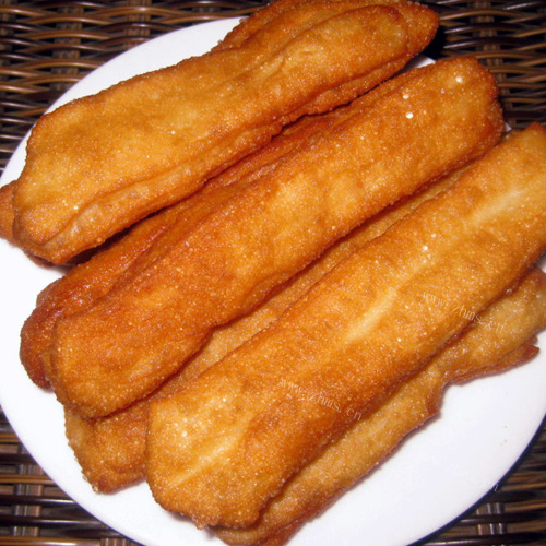 香味四溢的自制油条