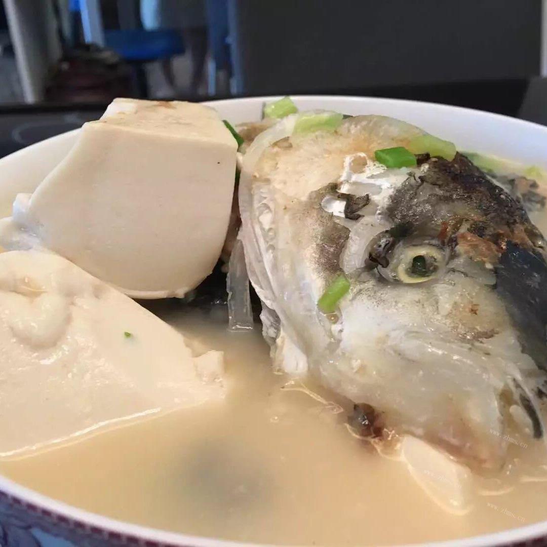 香浓的鱼头豆腐汤的做法