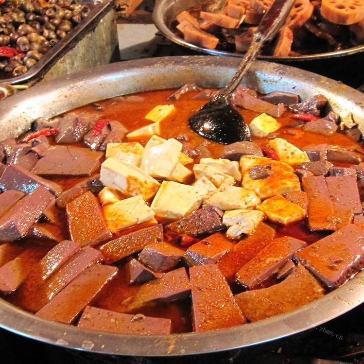 麻辣的猪血煮豆腐 
