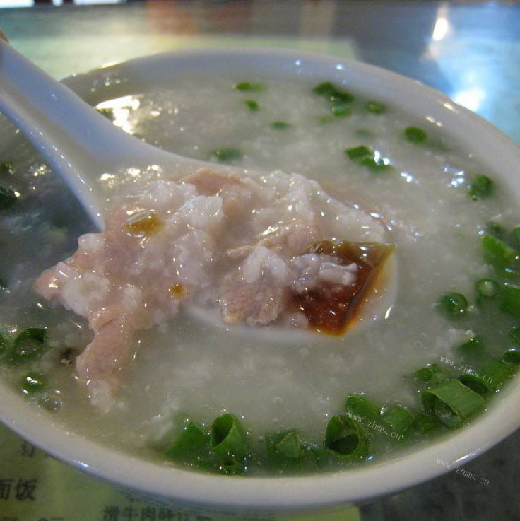 美味早餐皮蛋瘦肉粥