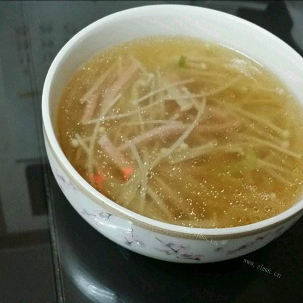 美味的金针菇汤