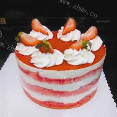 香甜的制作草莓蛋糕