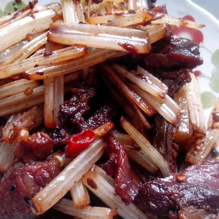 家常菜芹菜炒腊肉