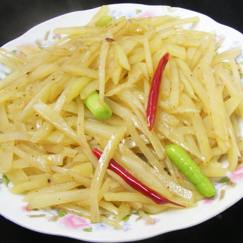 饱满的素炒土豆丝