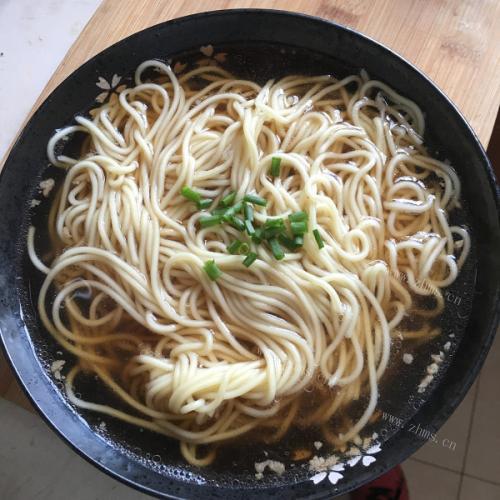 清淡的一碗阳春面 