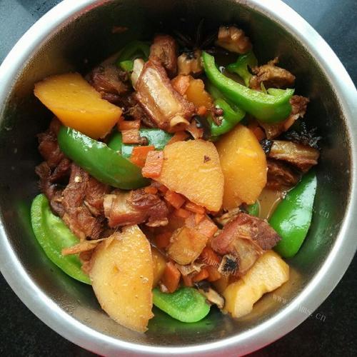 味道不错的土豆炖排骨