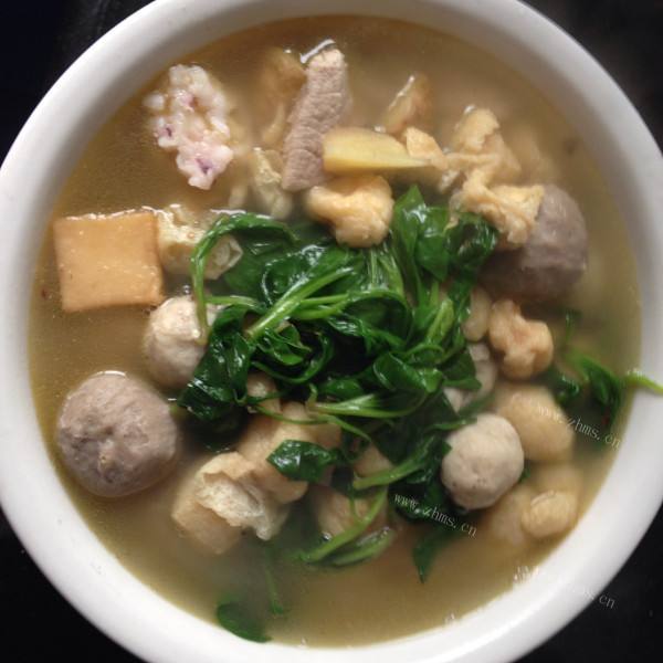 清淡的菠菜肉丸汤