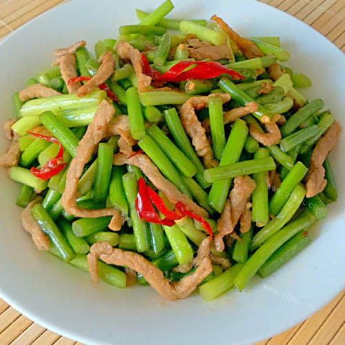 蒜苔肉丝（家庭版）