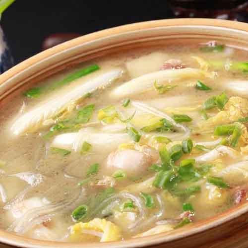 家常的猪肉白菜炖粉条