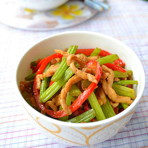 味道不错的芹菜炒肉丝