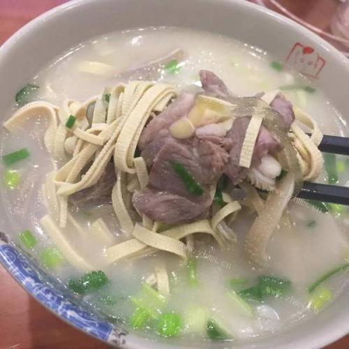 营养的煮羊汤