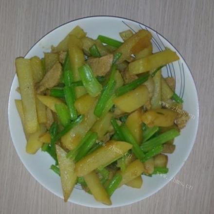 芹菜炒土豆片 