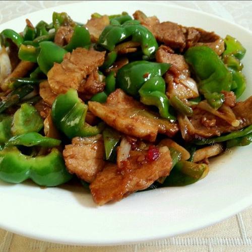 家常菜尖椒炒肉