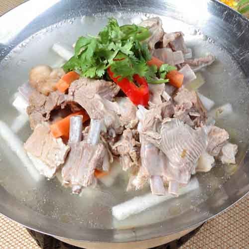 清香的羊肉汤锅 