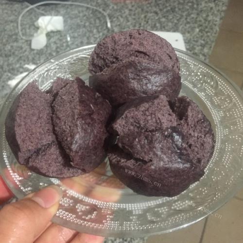 松软的黑米粉窝头