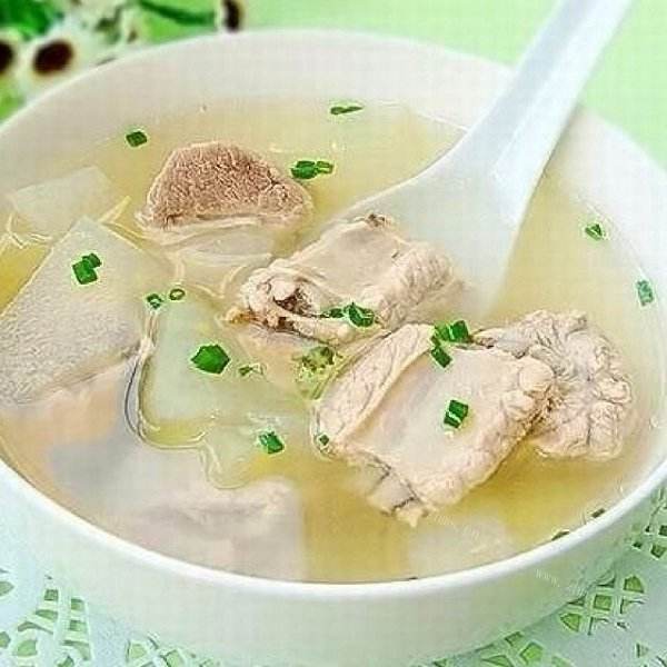 诱人的营养排骨汤 