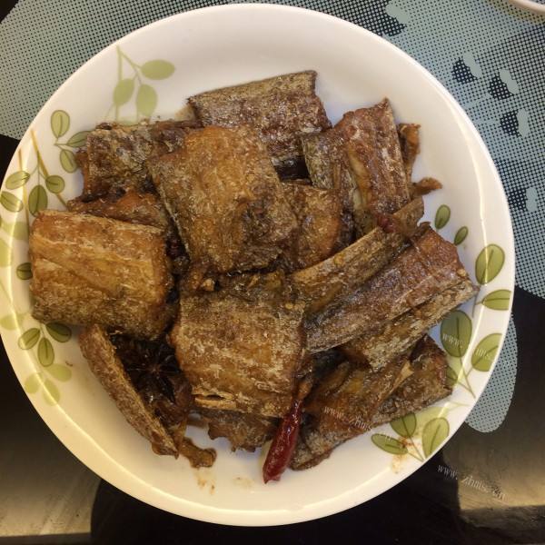 味道十足的炸带鱼的做法
