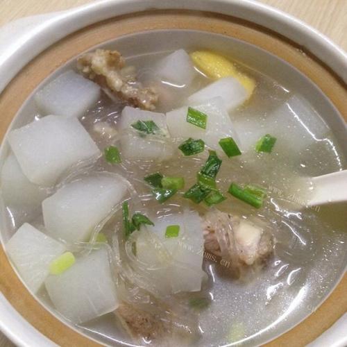 鲜香的萝卜大骨汤