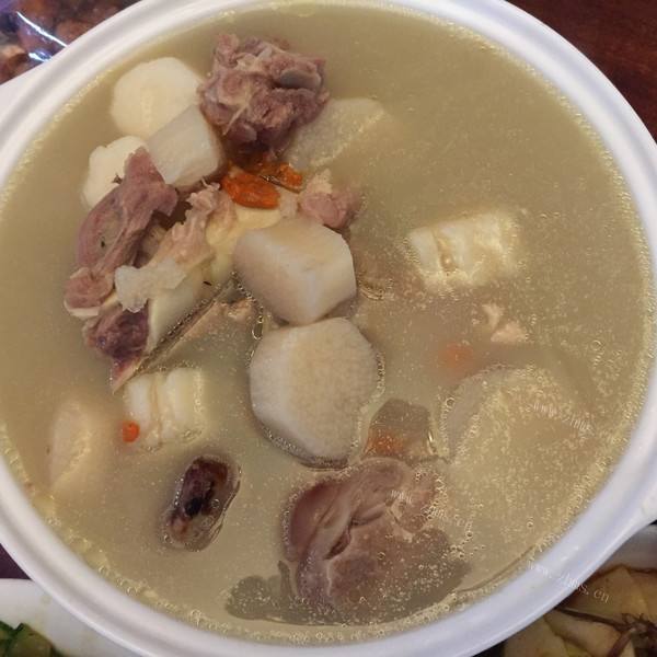 鲜嫩的当归羊肉汤