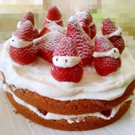 红色的草莓蛋糕 