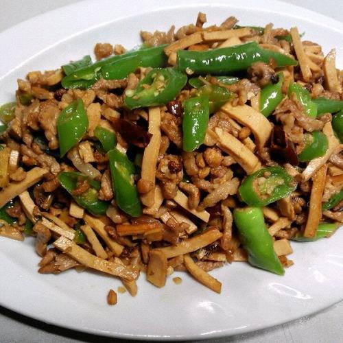 家常菜尖椒肉丝