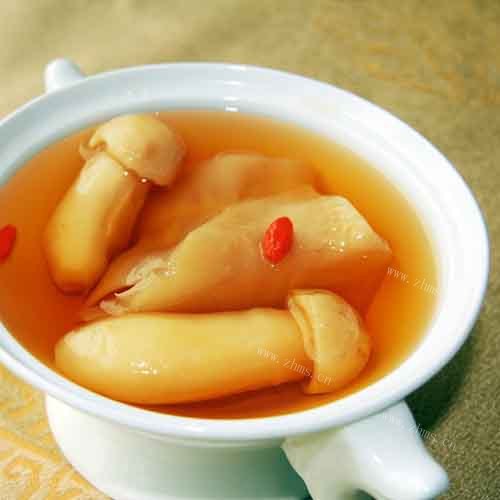 养生的松茸炖花胶