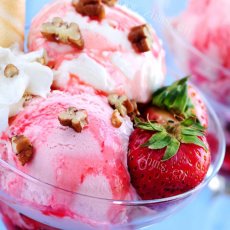 #美食记#草莓冰淇淋