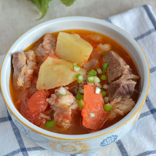 家常牛腩炖土豆 