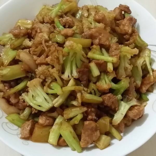 诱人的菜花炒肉