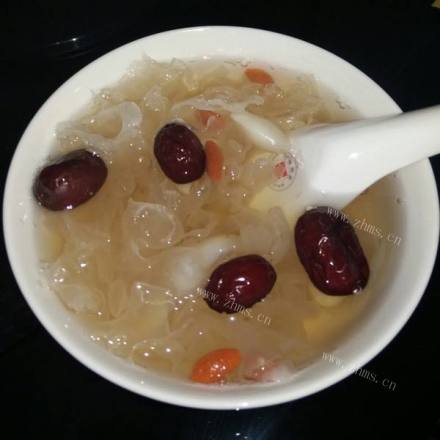 营养红枣银耳莲子汤