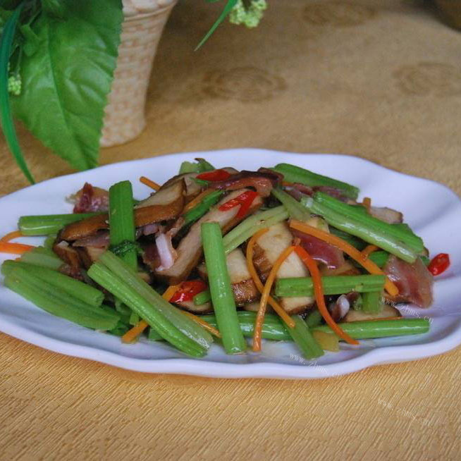 美味的芹菜香干肉丝