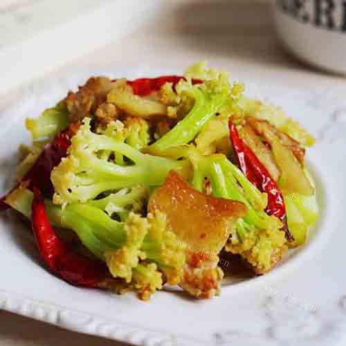 鲜香的花菜炒肉片