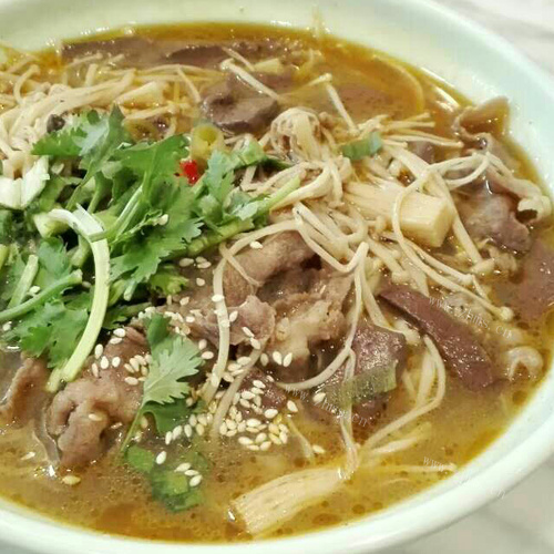 卤香的牛杂面