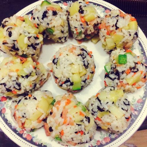 便当佳选的五彩饭团