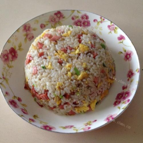 简单的香肠炒饭
