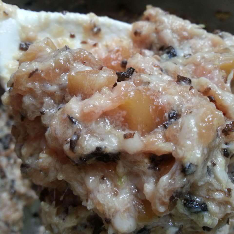 常吃不腻的韭菜饺子馅的做法