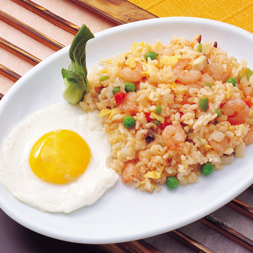 健康营养的虾仁炒饭