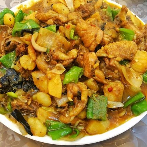 味道十足的新疆大盘鸡